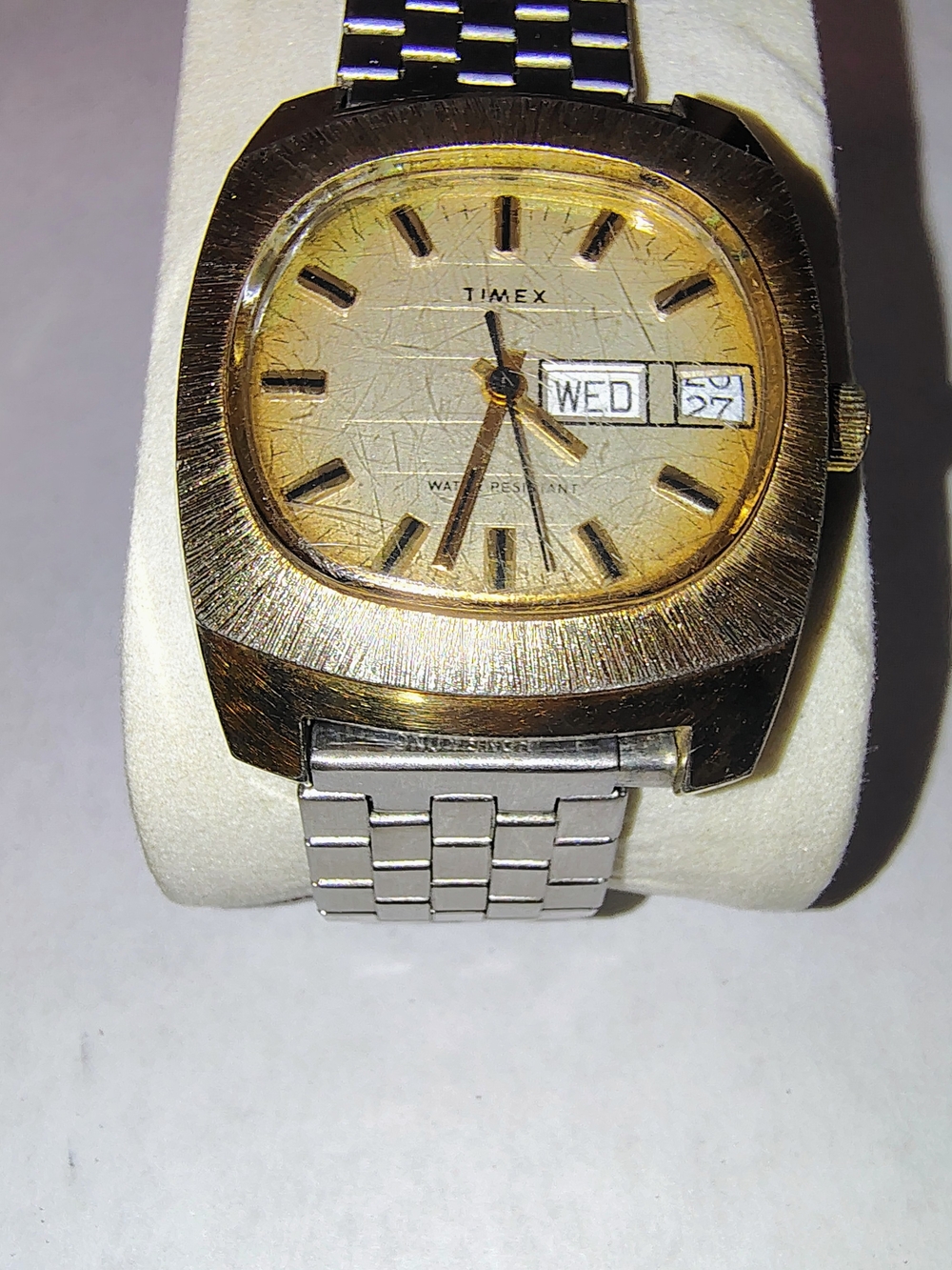 Vintage 1970s Timex Day/Date Cushion Case Mechanical Watch - Needs Service - Picture 4 of 9